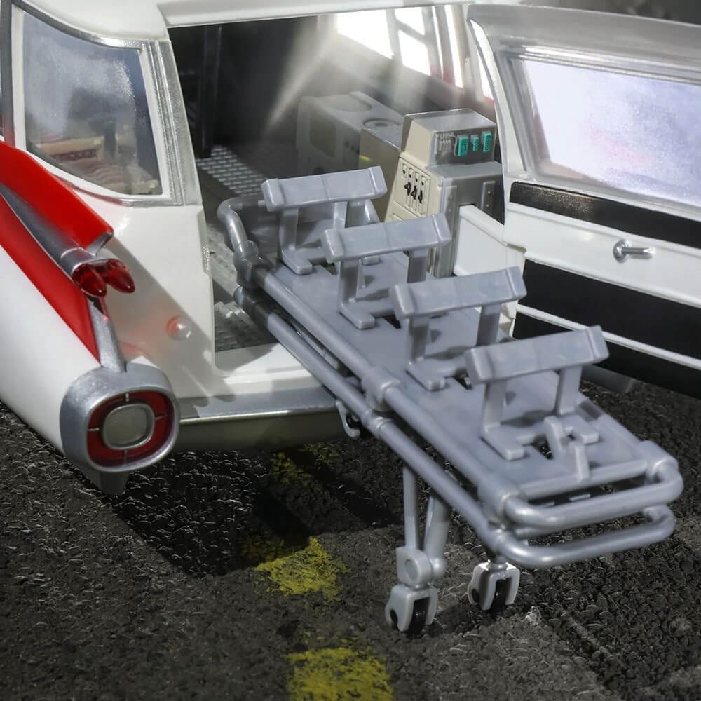 Ghostbusters-Plasma-Series-Ecto-1-(1984)-8